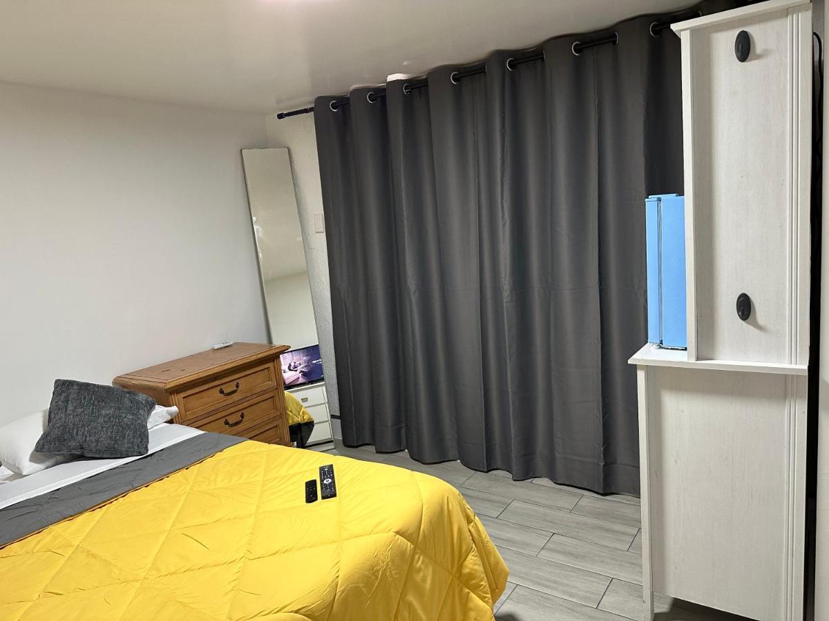 מיאמי Serene Full Bed With 50 Inch Smart Tv, Netflix, Airplay, Mini-Fridge, And 500 Mbps Wifi Near Fiu, Dolphin Mall, Airport מראה חיצוני תמונה